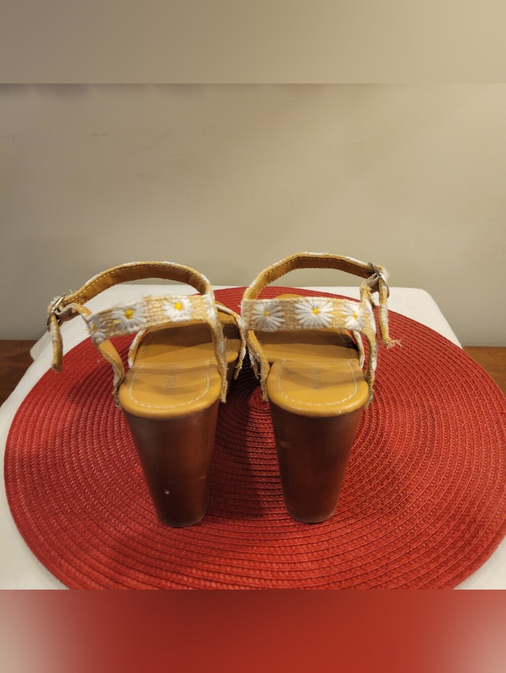 EUC~ MADDEN GIRL Floral Embroidered Platform Sandals - Picture 5 of 11